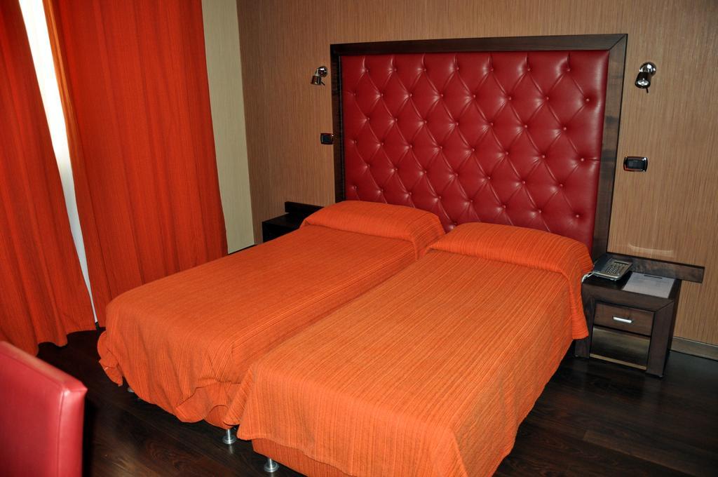 Hotel Fontana Del Re 아리아노이르피노 객실 사진