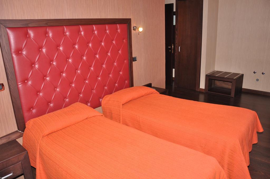 Hotel Fontana Del Re 아리아노이르피노 외부 사진